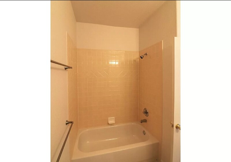 Building Photo - 2426 Parkfront Dr