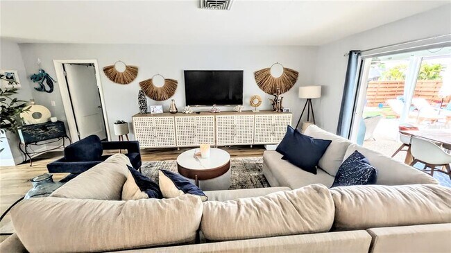 Building Photo - 7477 Mariana Dr