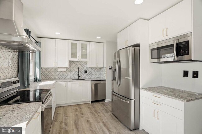 Building Photo - 7897 Pavilion Dr