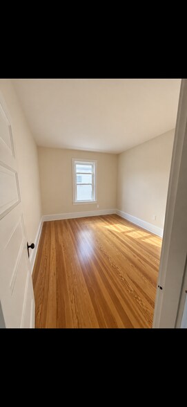 Building Photo - 869 Bedford St