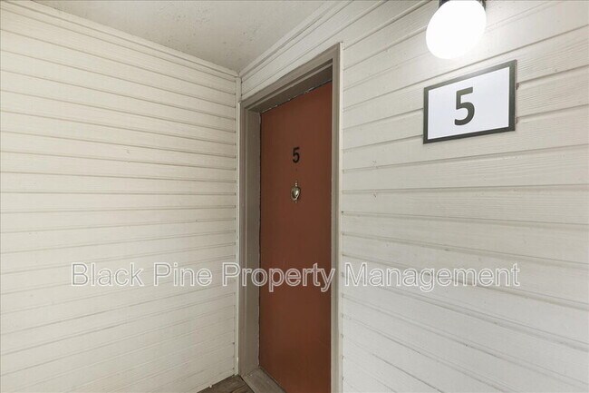 Building Photo - 3675 S Gekeler Ln