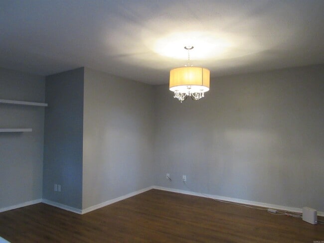 Building Photo - 303 Merganzer Dr