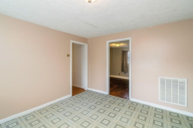 Building Photo - 153 Yankee St