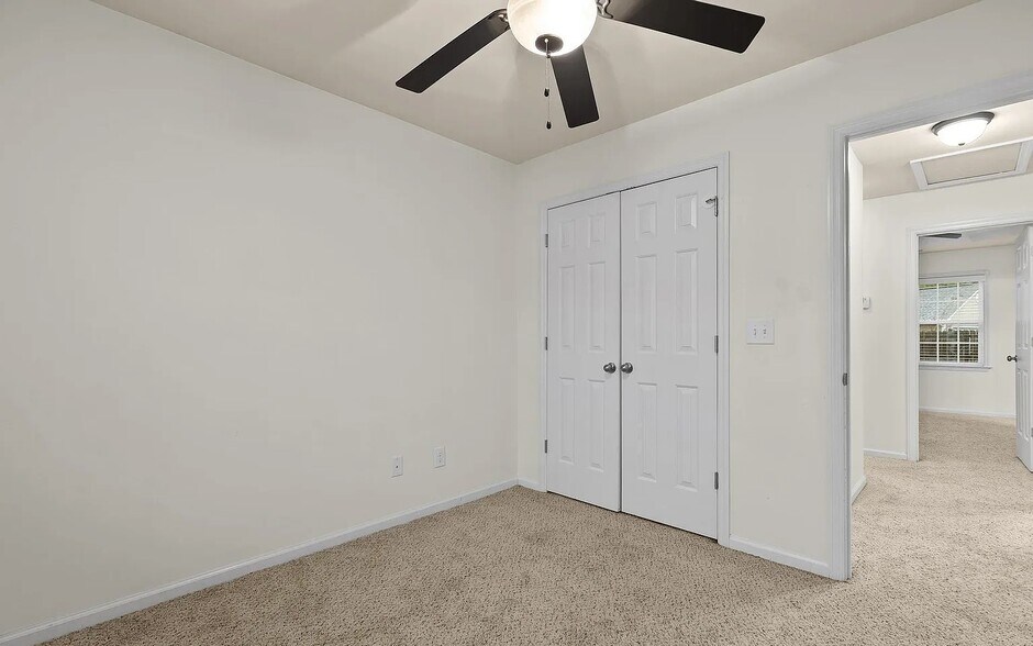 Building Photo - 1003 Wt Whitehead Dr