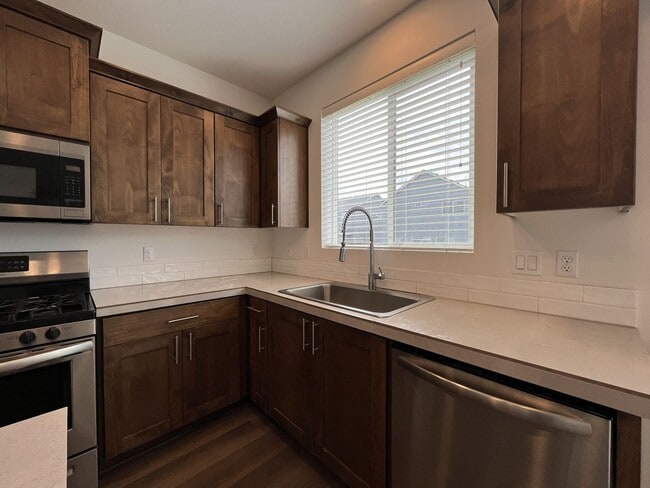 Building Photo - Stunning 3 Bedroom with Bonus Room | Solar Panels, Stainless Steel Appliances & Fenced Backyard