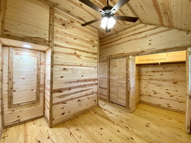 Building Photo - 624 Deer Creek Dr W