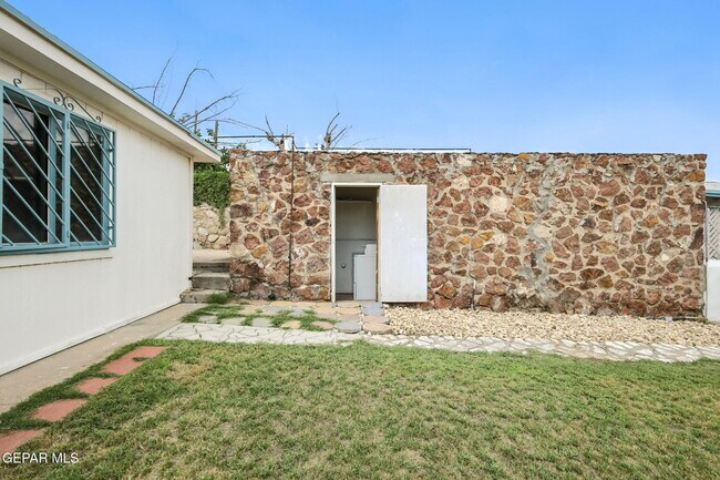 Building Photo - 4505 Pershing Dr