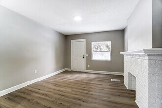 Building Photo - 1081 S Champion Ave