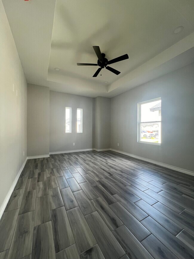 Master Bedroom - 421 Tamarindo Ln