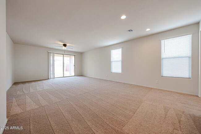 Building Photo - 7106 W Hedge Hog Pl