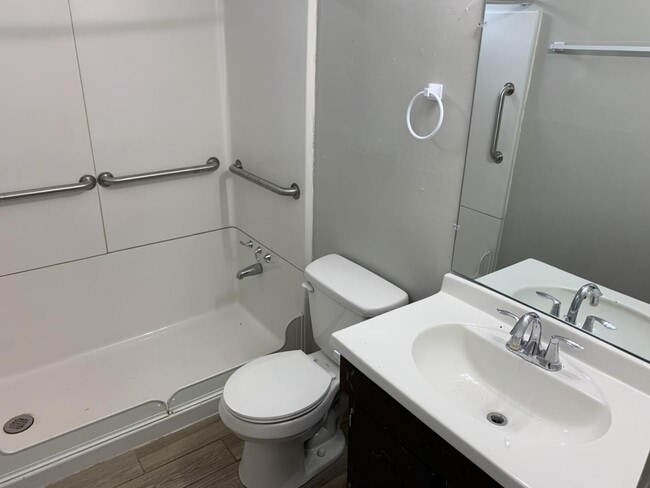 Building Photo - 204 E Fairchild Dr