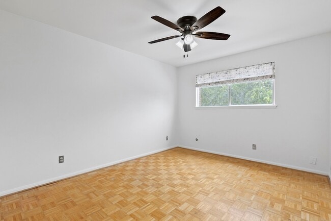 Building Photo - 10728 Briar Forest Dr