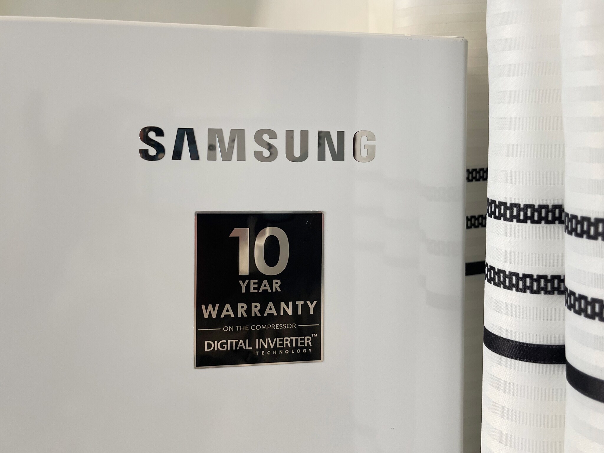 SAMSUNG, quality-brand fridge - 9047 Langdon Ave