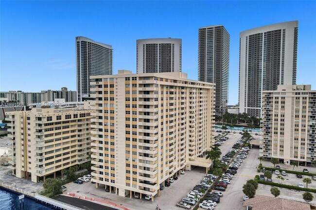Building Photo - 1833 S Ocean Dr