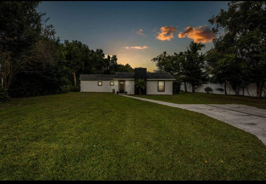 Building Photo - 2129 Carlton Dr