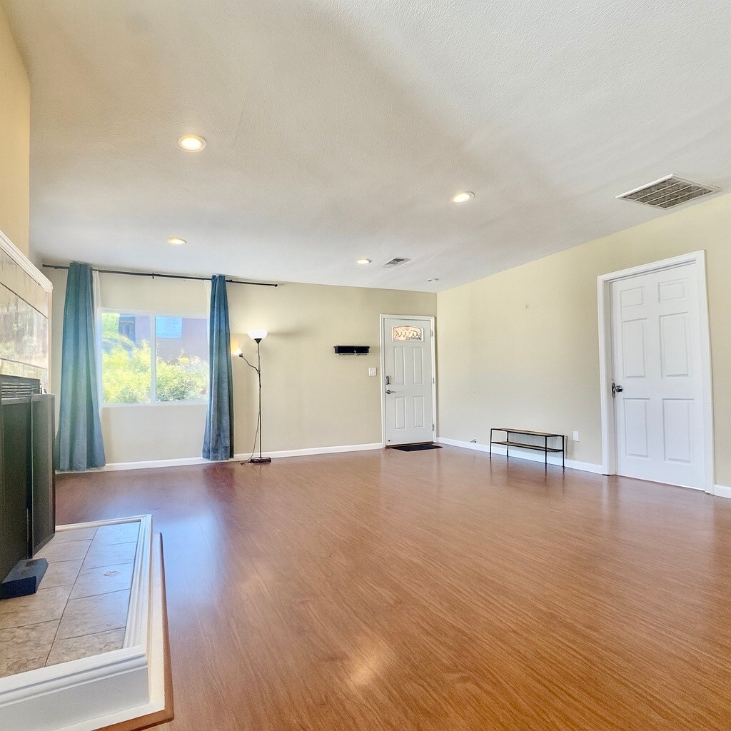 Building Photo - 8109 Ney Ave