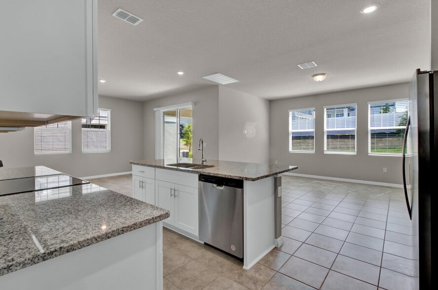Building Photo - 2447 Gold Dust Dr