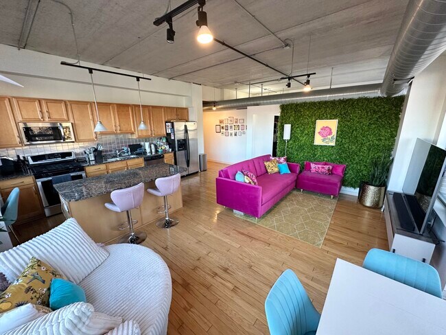 Building Photo - 315 2nd St