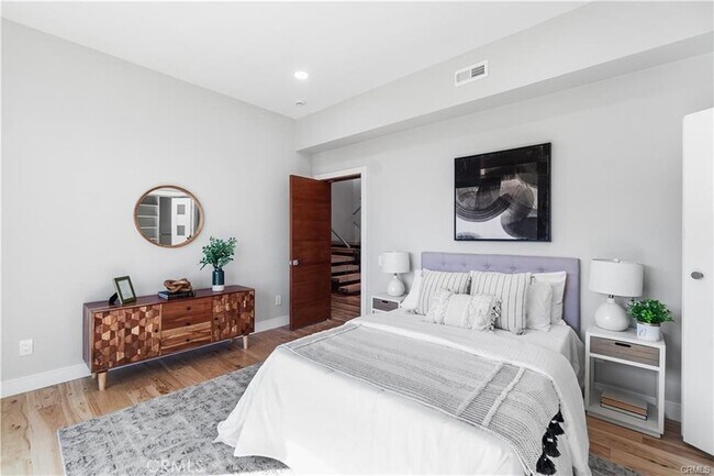 Building Photo - 8566 Hollywood Blvd