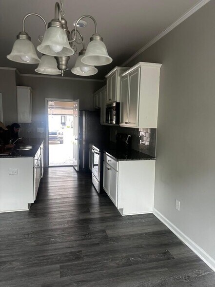 Building Photo - 3618 Acorn Dr