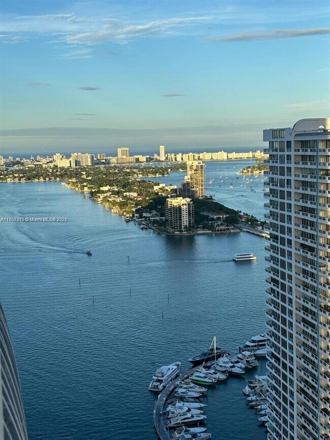 Building Photo - 1750 N Bayshore Dr