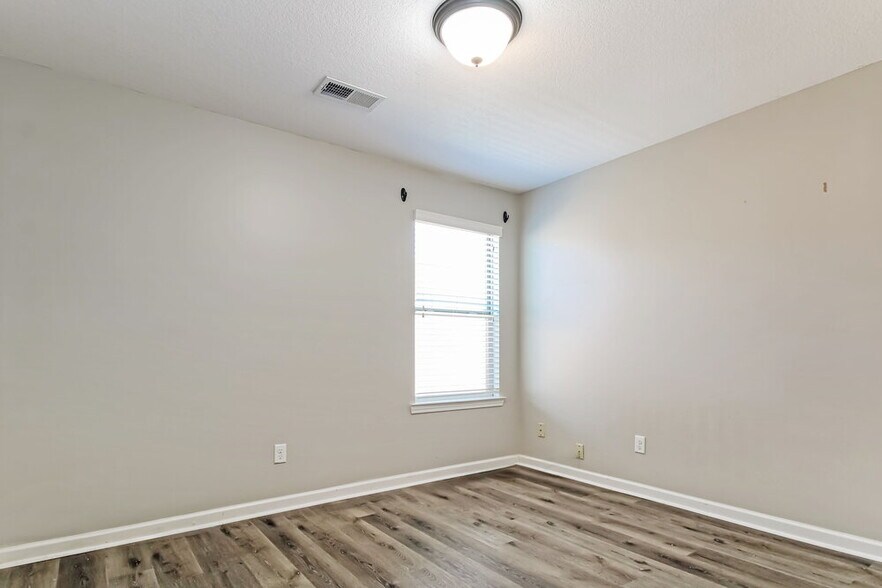 Building Photo - 85 Willow Springs Ln