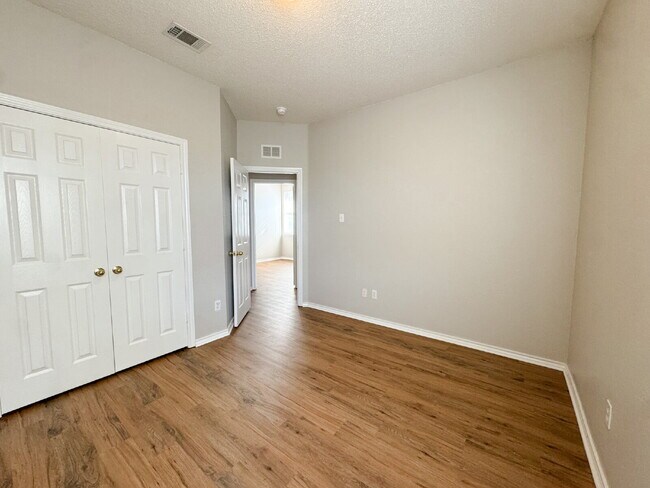 Building Photo - 4 Bedroom, 2 Bath House on Corner Lot in Crowley