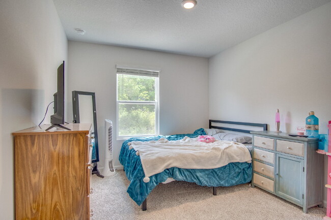 Building Photo - Spacious 4BR Home with 2-Car Garage Near M...