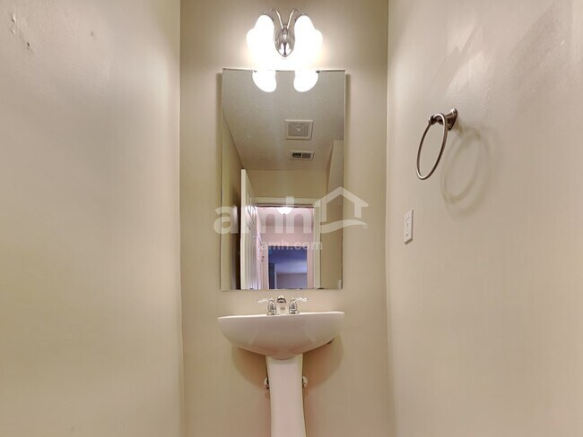 Building Photo - 1067 Briar Rose Ln