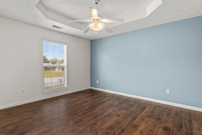Building Photo - 5 Bedroom House in Auburn - Up to 5 unrela...