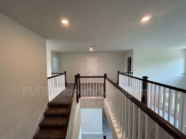 Building Photo - 716 Expedition Way