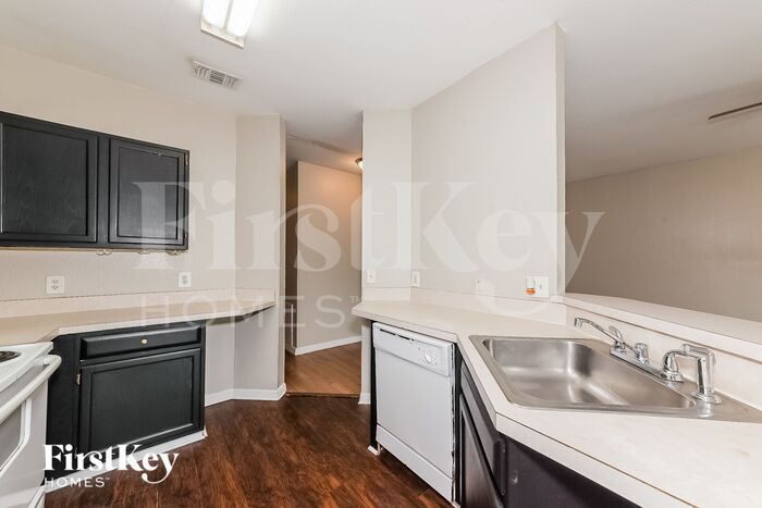 Building Photo - 2621 Atwater Dr