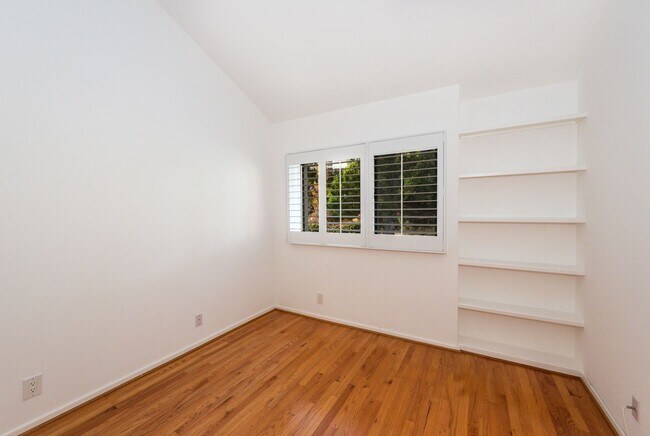 Building Photo - 923 Weldon Rd