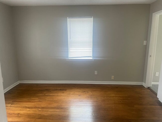Building Photo - Move-in Special! 1/2 off first month's rent!