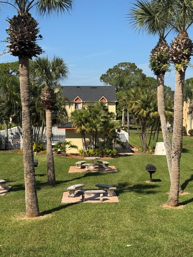 Building Photo - Spacious Ground-Floor 2-Bed/2-Bath Condo in Gated Community!