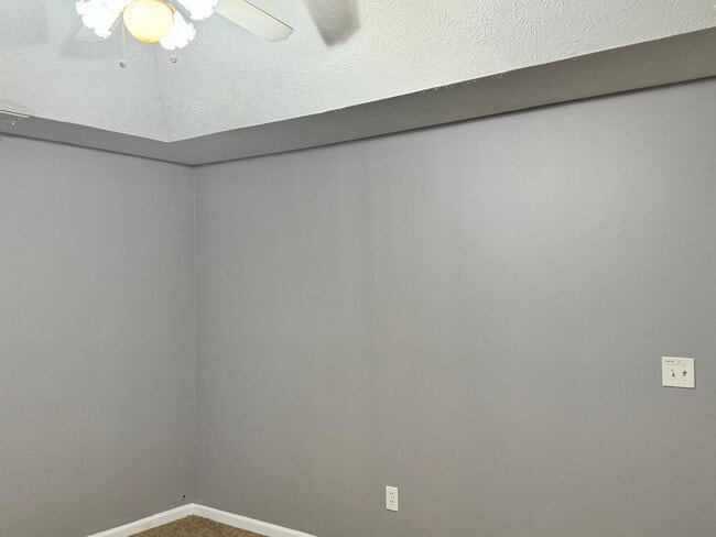 Building Photo - 4262 Apache Dr SE
