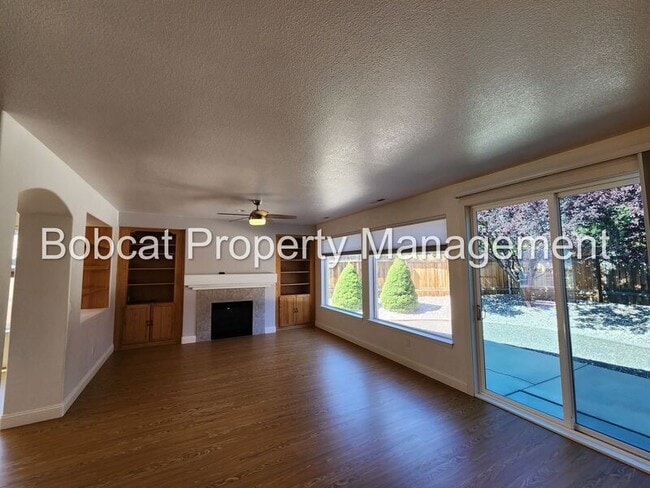 Building Photo - 1240 Flintwood Dr