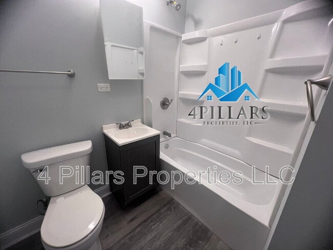 Building Photo - 1311 E Columbus Dr