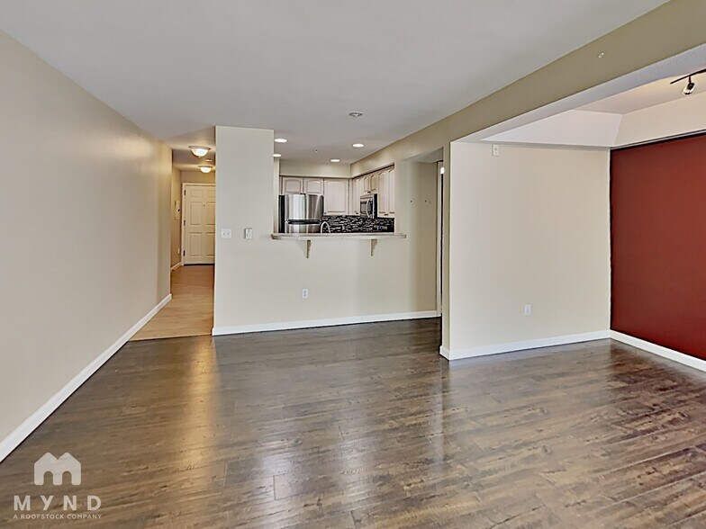 Building Photo - 2530 15th Ave W