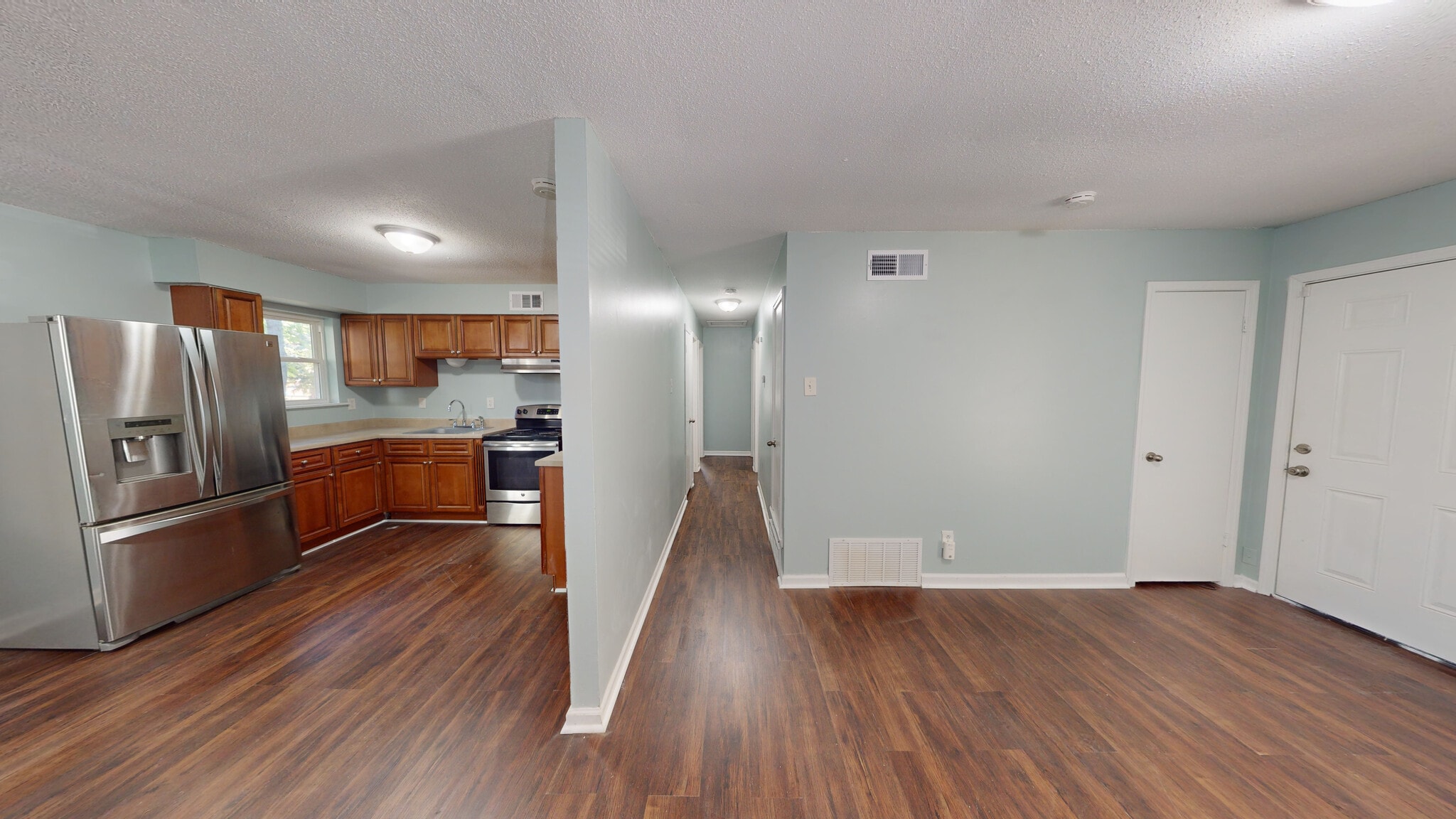 Building Photo - 3050 Briarwood Dr