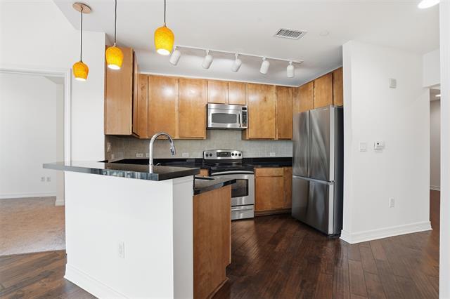 Building Photo - 500 Throckmorton St