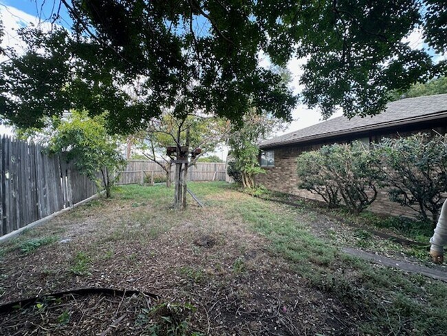Building Photo - Family home in Huntington Subdivision in P...