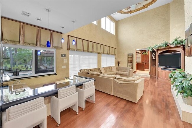 Building Photo - 4200 Coral Hills Dr