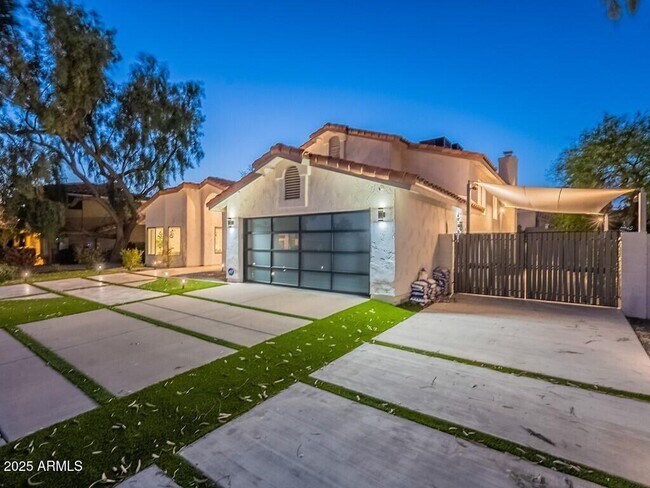 Building Photo - 4748 E Redfield Rd