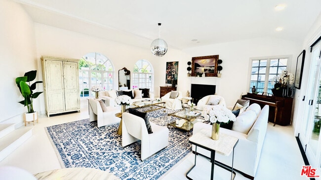 Building Photo - 1423 Floresta Pl