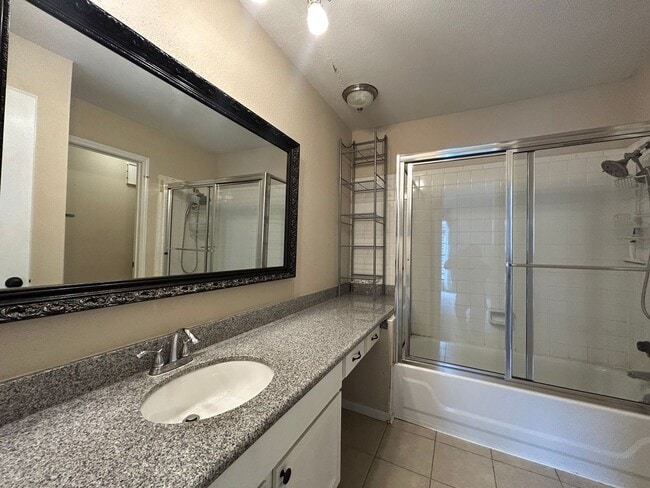 Building Photo - well-kept condo features 2 spacious bedroo...