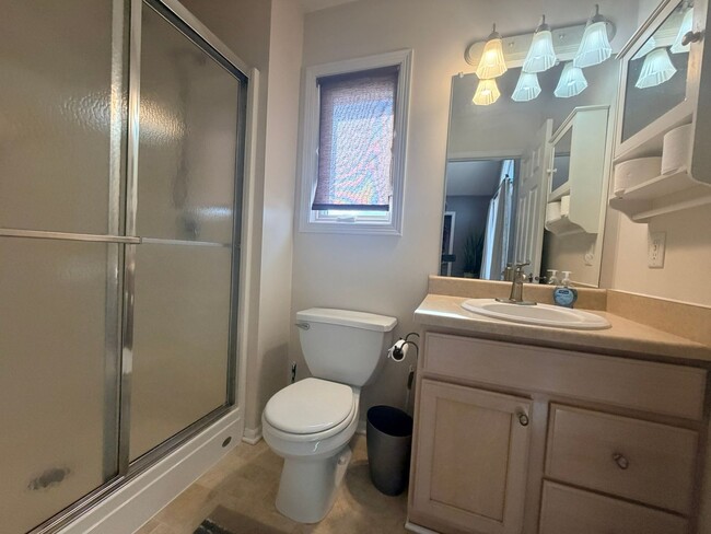 Building Photo - Furnished house for rent