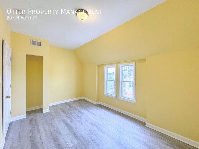 Building Photo - 207 N 60th St