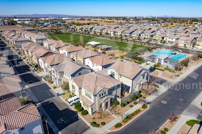 Building Photo - 1178 E Sabino Dr