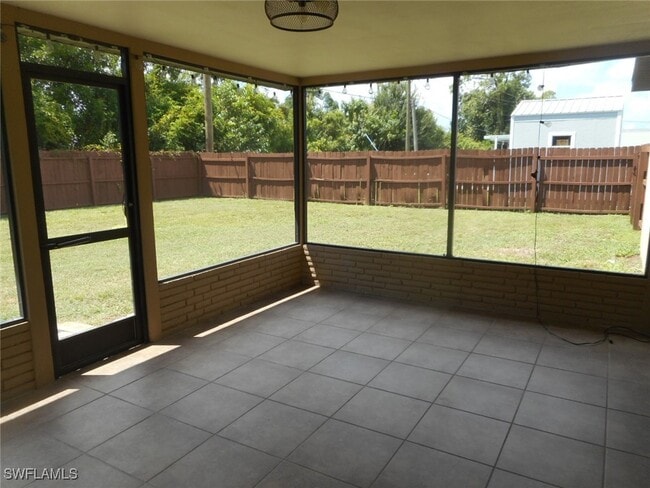 Building Photo - 2254 Chandler Ave